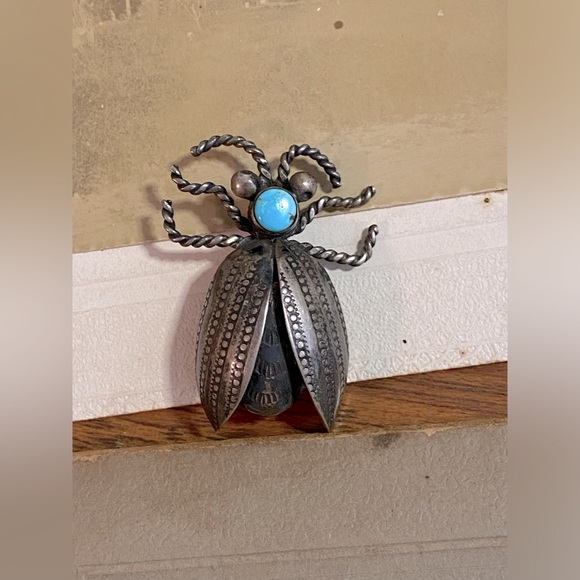Vintage Sterling Silver Native American Turquoise Flying Beetle Brooch - Picture 2 of 10